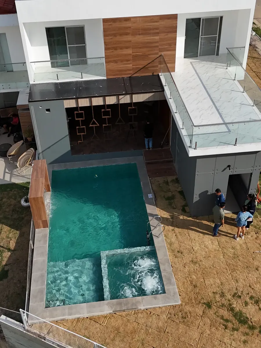 Piscina y sauna en el Condominio Los Parques 2