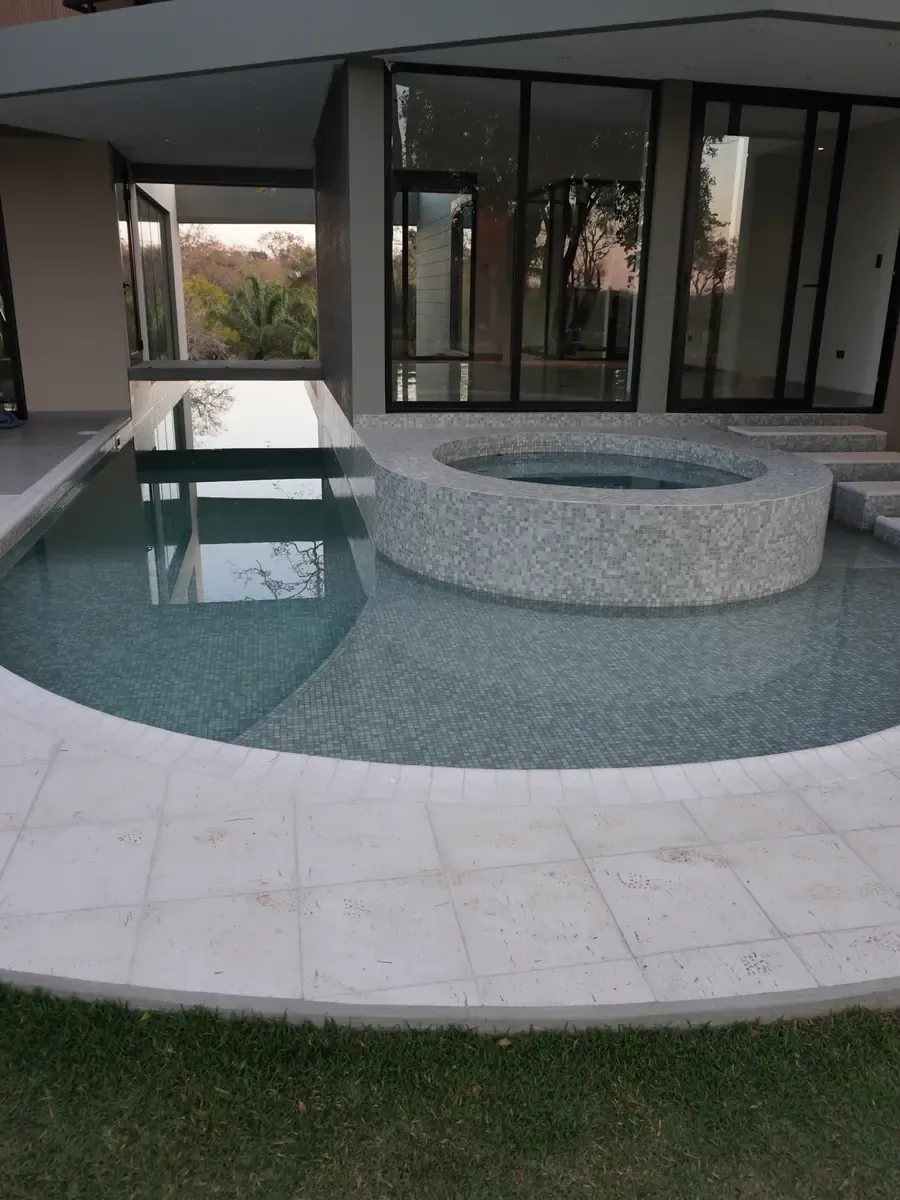 Piscina e hidromasaje en el Condominio Colinas, sector 2