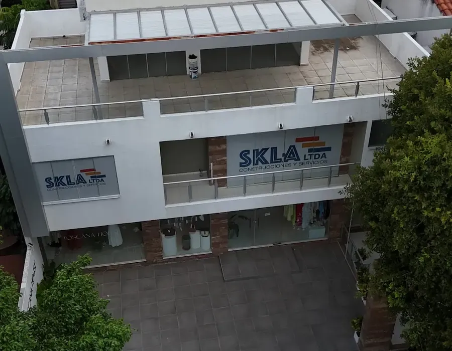 Oficina comercial de SKLA en Equipetrol, Edificio Toscana House
